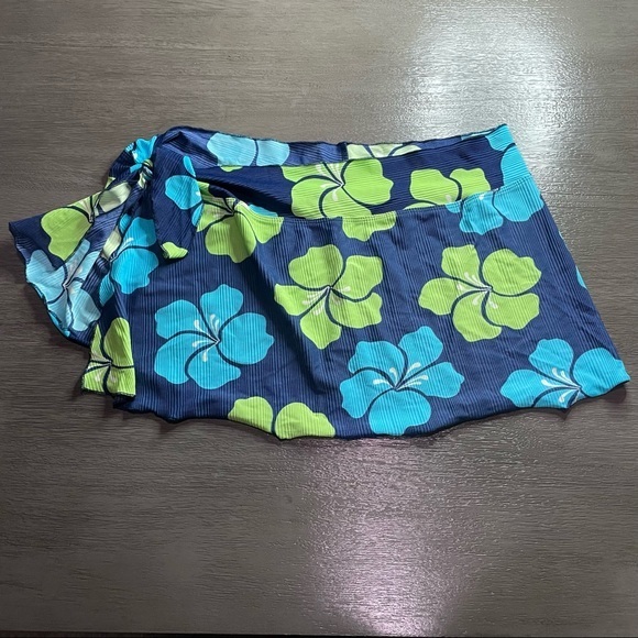 Vintage Other - Hawaiian Sarong Swimsuit Coverup Wrap Skirt Hibiscus Flowers